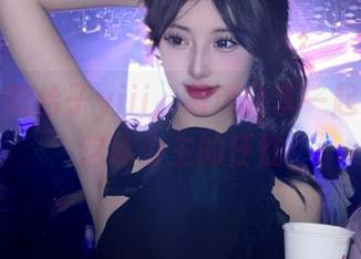不怕冷的怡子yiii，高清分享一起来感受这冰公主的任性
