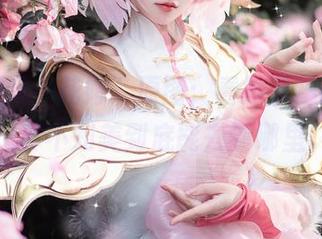 “戚顾儿，花嫁”原图：看她飘逸的裙摆，真不知美到底能去到哪里。
