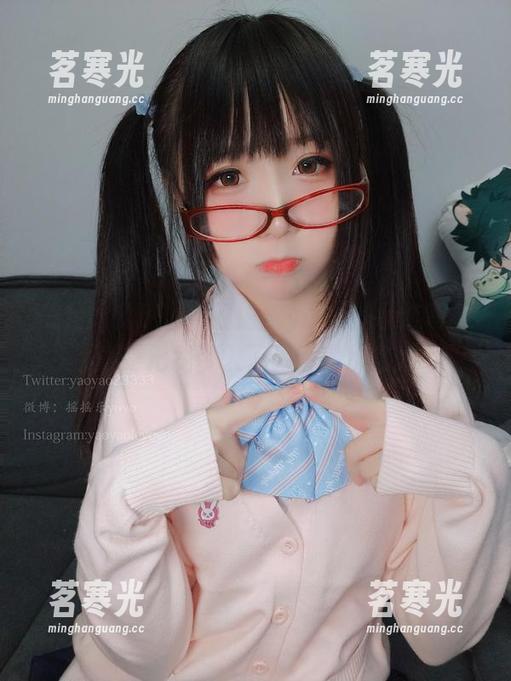 摇摇乐yoyo 美足如此迷人,摇摇乐yoyo的精选写真倒是把我带入了另一种状态。
