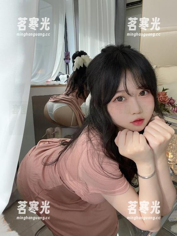 是依酱吖 套图速递:是依酱吖的少女气息,来一波清新?