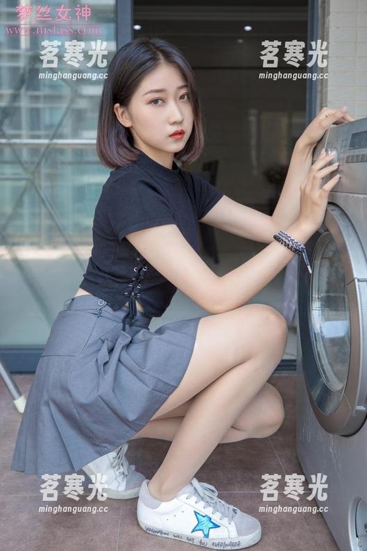 梦丝女神 - 高清下的乔儿，双人照片，氛围里似乎藏着一丝微妙的暗示？