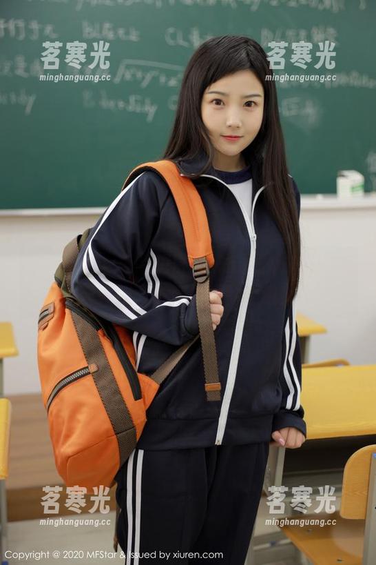 模范学院-白子嫣nicky 模范学院 - 真想把白子嫣nicky的长腿写真一路下载到自己的手机!