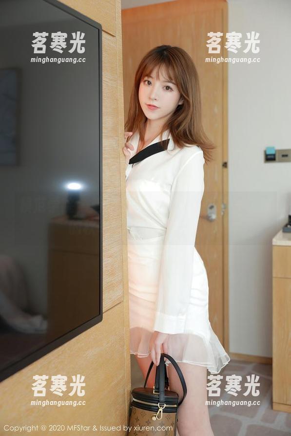 模范学院-萌琪琪Irene 模范学院 - 萌琪琪Irene红裙拼图——你的秋冬搭配指南空降啦!