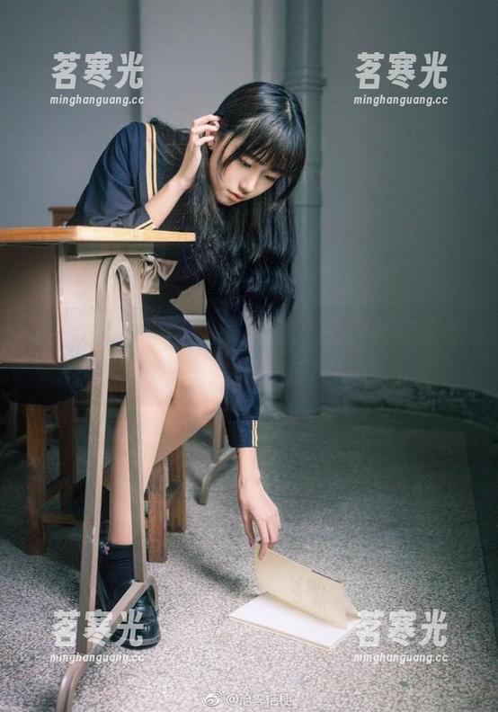 沧霁桔梗 连体衣和沧霁桔梗的邂逅,资源就在这里,真是巧妙的搭配!