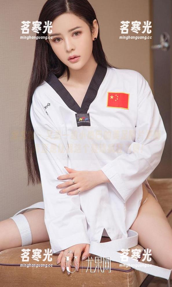 爱尤物 - 又是一组小热巴的美足图片更新，简直是让我这个鞋迷疯狂点赞！