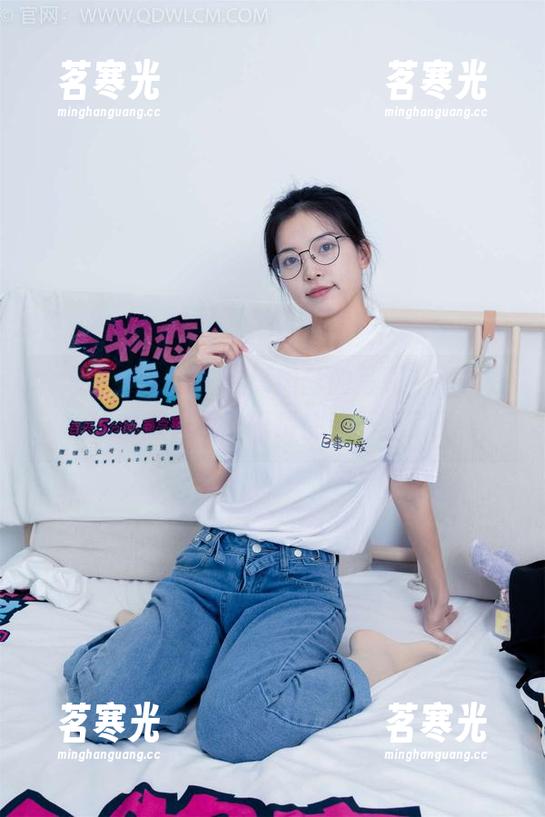 物恋传媒 - 这种油亮肉丝的写真，嘉木在线发图，我的眼睛都追不上了！