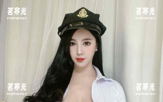猪小七 微密圈 - 最新的猪小七校服写真,看来书本和时髦也能相辅相成嘛
