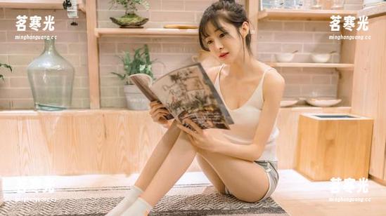 图库又添一位小姐姐，王羽杉用粉色连衣裙懵住了我，这颜色太治愈了！