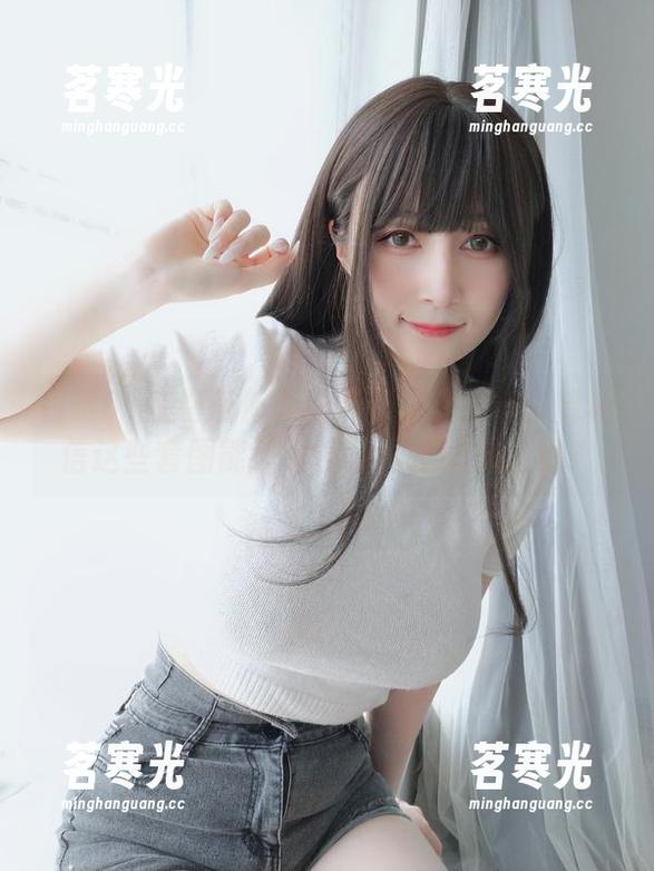 白银81在碧蓝航线的最新大作里…你能相信这些套图能让你重温海里的燥动吗？