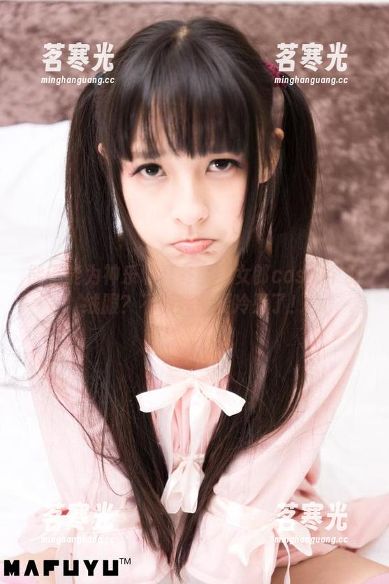 能不能为神乐坂真冬的兔女郎cos加个羽绒服?不然我就要冷死了!