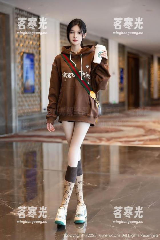 秀人网-Egg尤妮丝 秀人网 - Egg尤妮丝职业装写真,看似严谨,其实掩藏了不少“小心思”。