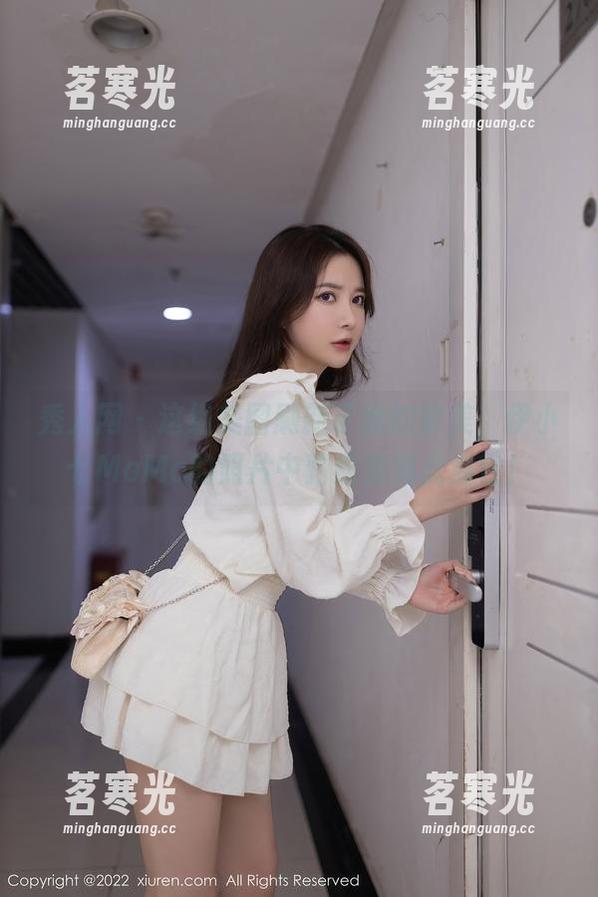秀人网 - 这组美图刷新了我的审美，伊小七MoMo的照片中豹纹竟如此魔性！