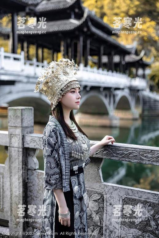 秀人网 - 办公室大揭密：奶芙乔乔在线撩美图，快来围观。