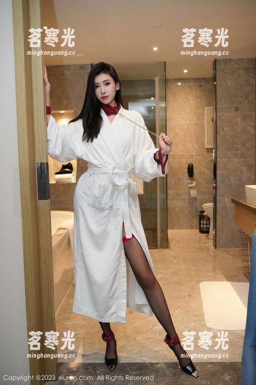 秀人网 - 原图：李丽莎的牛仔裤，曲线和逗趣，我就是想知道她的穿搭灵感