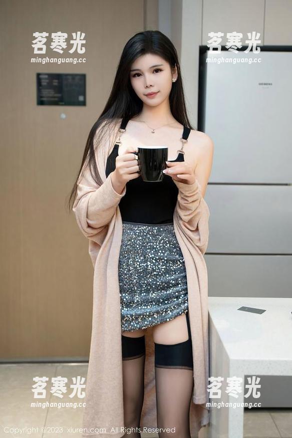 秀人网 - 王婉悠Queen黑丝，图包里的精选好物，稳稳抓住眼球。
