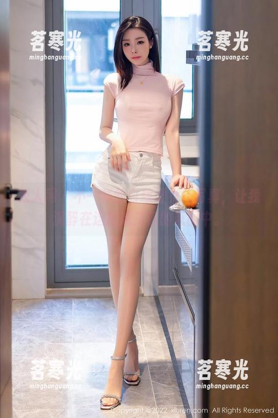 秀人网-白琮瑗 秀人网 - 不一样的白琮瑗女仆写真,让我沉醉在这甜咸交错的氛围中。