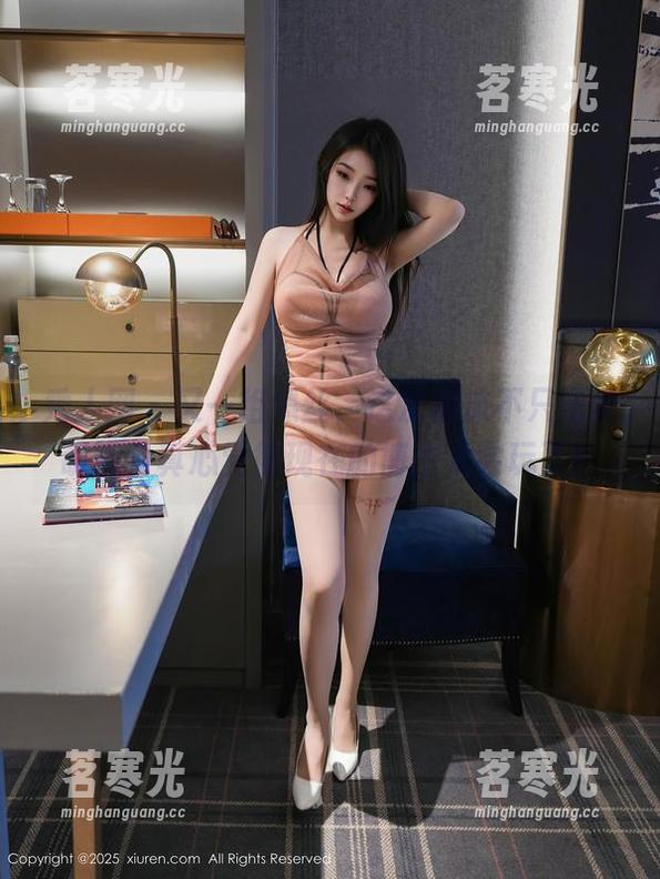 秀人网-言沫 秀人网 - 又一组黑丝,这次言沫不只是卖萌啦,真心觉得现在的博主太会玩了!