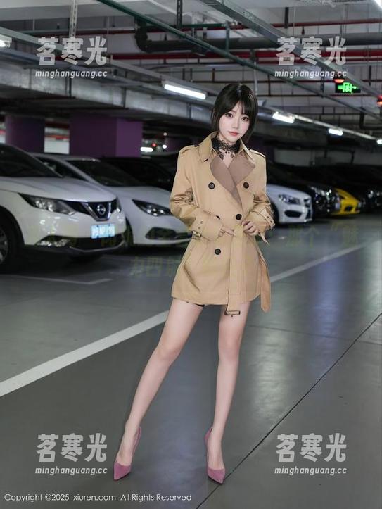 秀人网-闵妮 秀人网 - 闵妮的全套丝袜图集:那个“魅力四射”的日子
