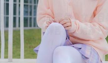 稚乖画册 - 这定制的吉他少女来自赤西夜夜，问她为什么爱弹吉他，她却只会耸肩！