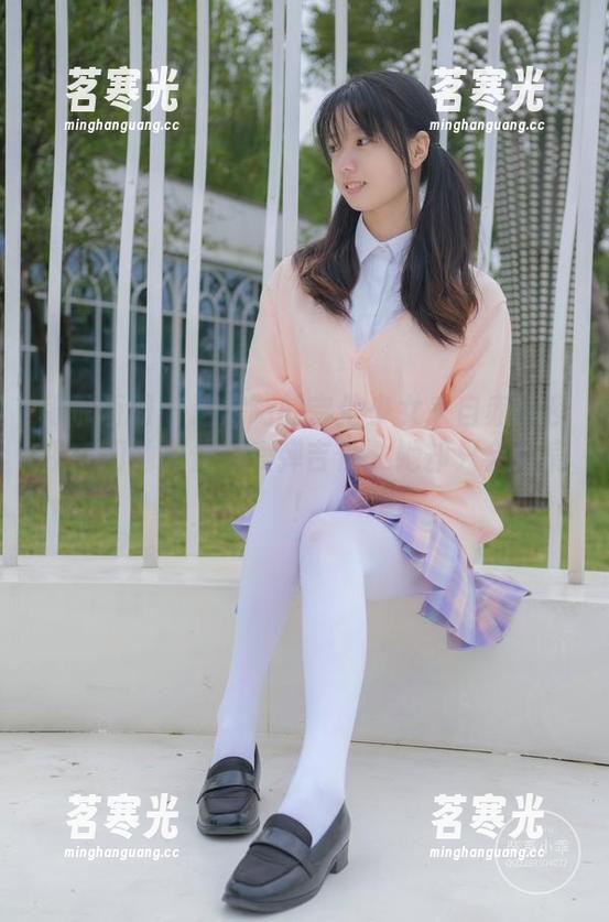 稚乖画册-赤西夜夜 稚乖画册 - 这定制的吉他少女来自赤西夜夜,问她为什么爱弹吉他,她却只会耸肩!