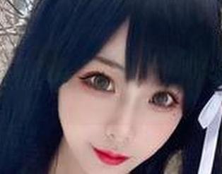 章鱼小童谣的高清写真：难道执行官都是这样工作的？