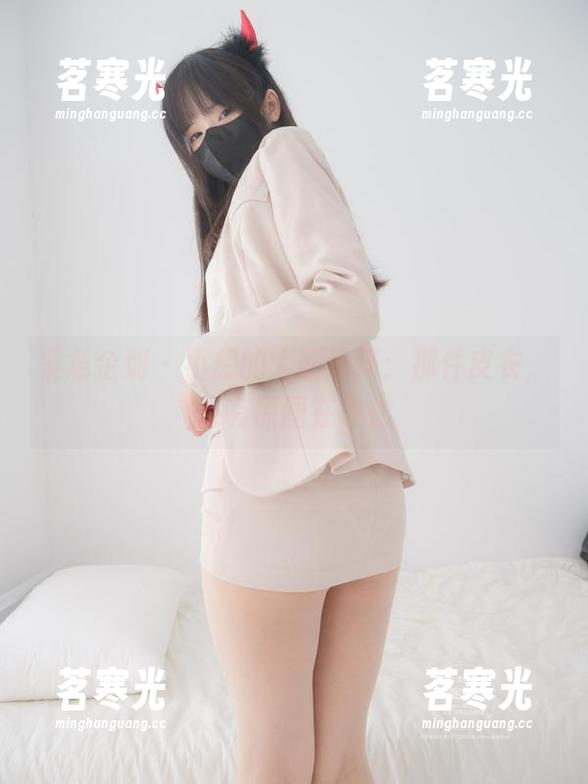 紧急企划-小恩 紧急企划 - 小恩的大胆选择:那件皮衣,还有原图在等你