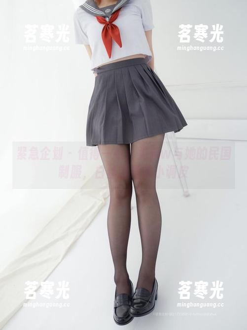 紧急企划-见希w 紧急企划 - 值得一看:见希w与她的民国制服,白丝透露的小调皮