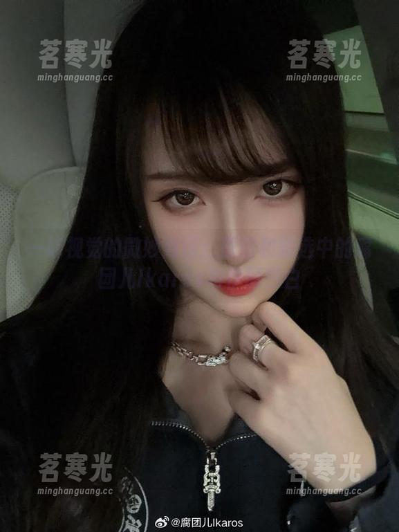 一场视觉的微妙对话:原图和精选中的腐团儿Ikaros与伊丽莎白