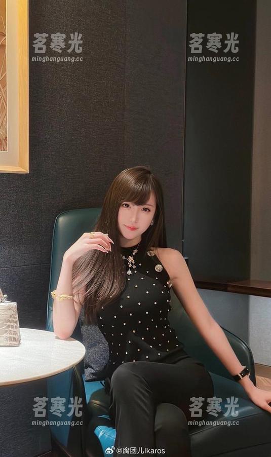 叹气,也许我也该学瑜伽,但不如看腐团儿Ikaros的高清图包来得真切。