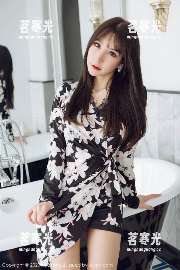花漾show-Emily顾奈奈酱 花漾show - 产品上架!Emily顾奈奈酱的JK套图分享,又是一季新花样。