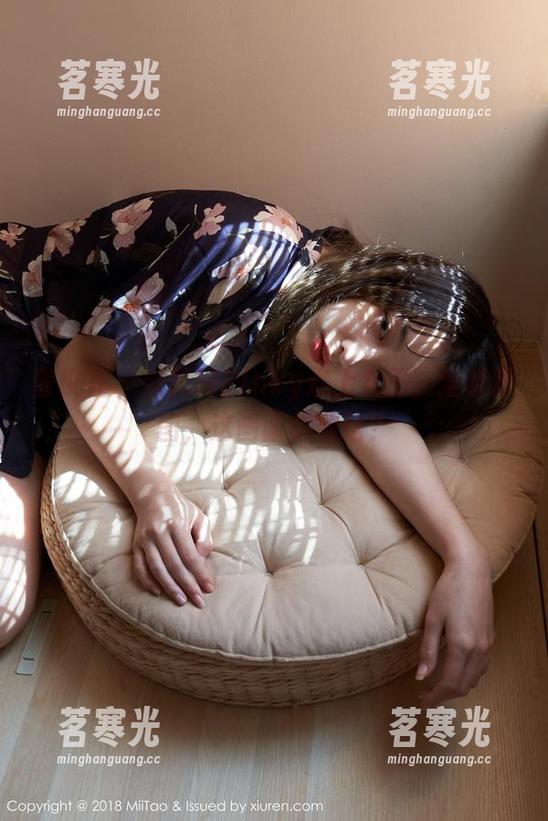 蜜桃社-佩琦Pinky 蜜桃社 - 当佩琦Pinky遇上女王,全套原图,这画面你敢信?