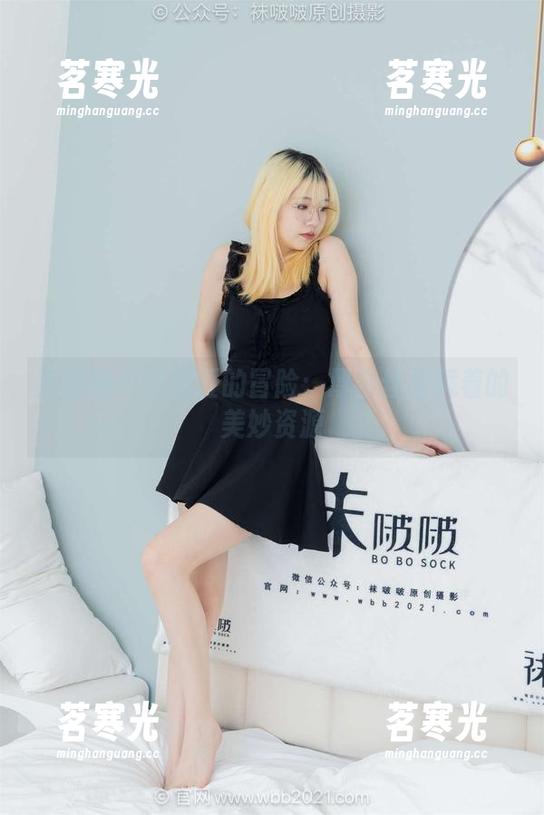 袜啵啵-小甜豆 袜啵啵 - 小甜豆的冒险:厚白丝里藏着的美妙资源