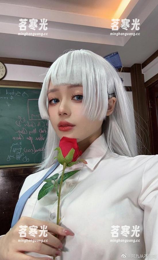 阿九从不咕咕 哇,有免费照片!阿九从不咕咕的高跟鞋神奇变身记。