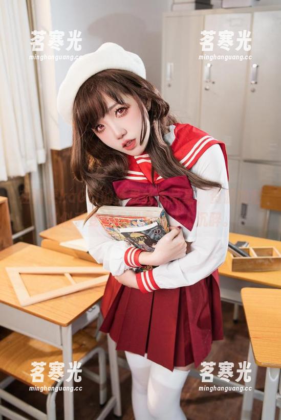 阿薰kaOri 在阿薰kaOri的裤里丝作品里,资源的意义似乎变得模糊而又让人沉醉。
