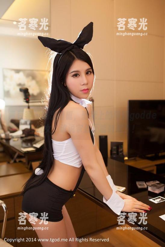 青豆客-雨婷goddess 青豆客 - 跳出框框,壁纸上的雨婷goddess修女,谁说宗教不能时髦?!