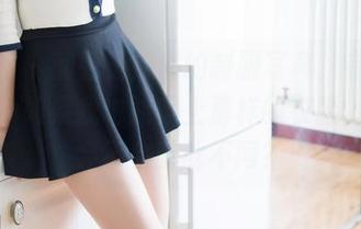 魅妍社 - 翻看王婉悠的制服写真，有时候会想，如果我也能穿上那样的衣服，人生会不会就此不同？