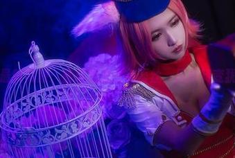 鳗鱼霏儿最新资源：兽耳加上白色蕾丝，风格转变犹如魔法。
